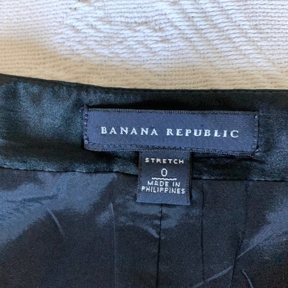 Banana Republic black pencil skirt - Picture 3 of 3